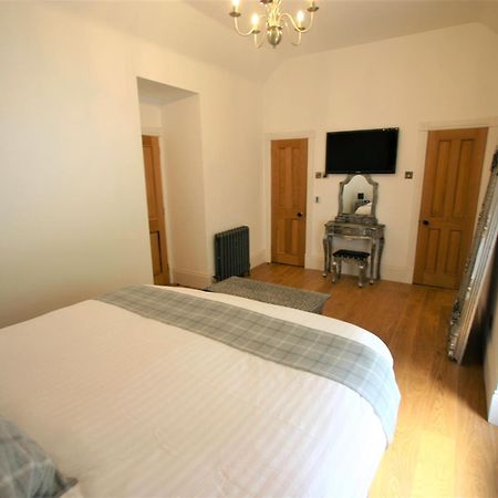 Historic Baronial Lodge With Parking, Aberdeen City Centre المظهر الخارجي الصورة